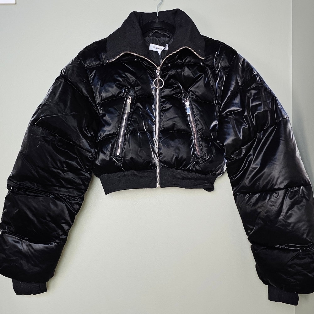 WE WORE WHAT Cropped Puffer Jacket in Black, Size Women's Small - Picture 5 of 14